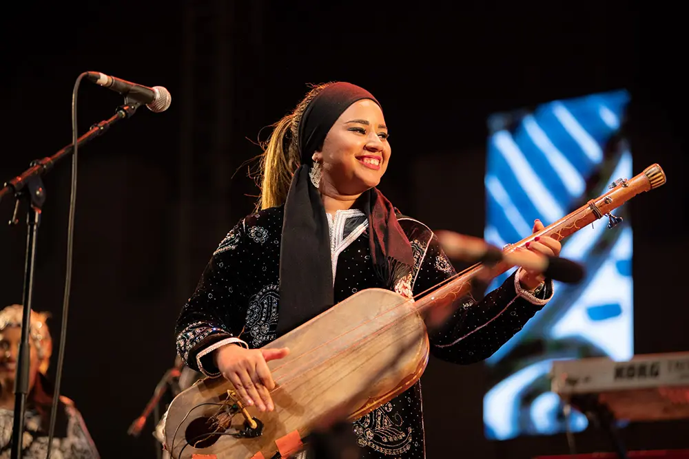 Bnat Timbouktou performing