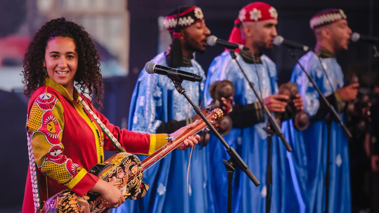 Hind Playing Guembri