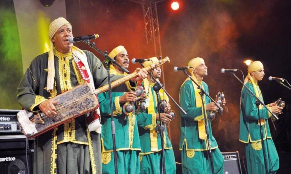 Bakbou Playing