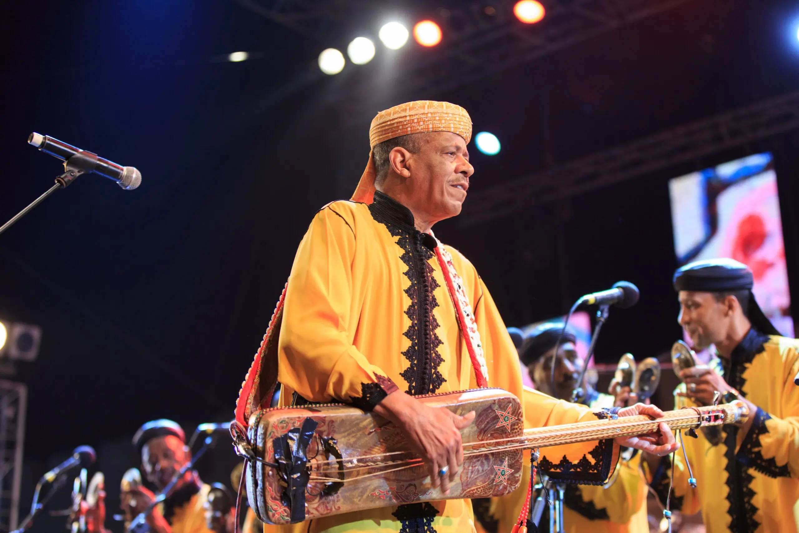 Bakbou Playing